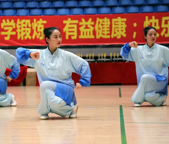 大地回春養(yǎng)生功視頻_養(yǎng)生舞春回大地原版_大地回春保健操視頻